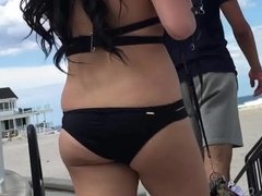 Beach booty creep