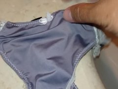 Playing and cuming with 3 dirty used pantys (1)