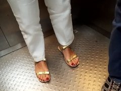Candid big feet, sexy red big toes for sucking