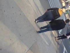 Big NY ass walking