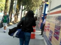 Maestra culoncita en jeans