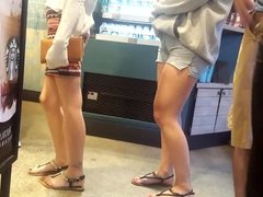 Candid teens sexy legs, long black toes in line
