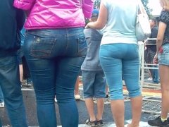 Big butt dancing in jeans