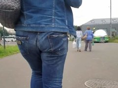 Mature wide ass go to the bus