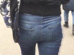 Nice brunette's ass in jeans