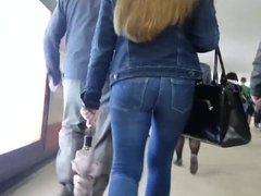 Nice ass hurry to metro