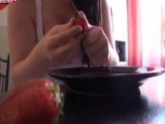GB Schlampe - Erdbeeren_-_Aber_bitte_mit_Sahne