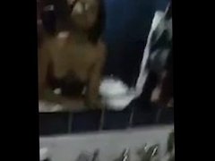 Cogida de una amiga en el baño