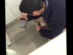 spy young guy wanking off in toilet cubicle