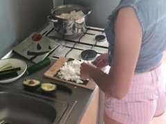 Brunette teen exposes her big ass in pink minishorts candid sushi time !