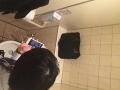 japanese men jering in the public toilet_01