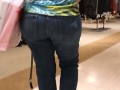 Candid voyeur big ass in tight jeans