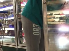 Super Jiggly Booty PAWG in Grey Leggings