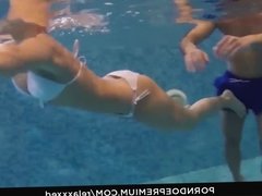 RELAXXXED - Sexy babe gets cum on ass in poolside fuck