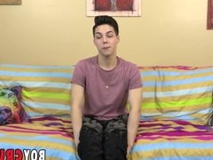 Cute twink dildoing his tight ass and tugging hard
