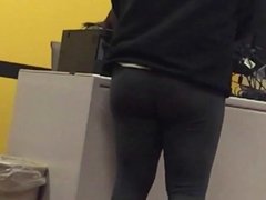 Pawg Jiggling Booty in Leggings