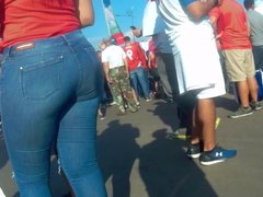 Amazing big butts latina girls in tight jeans