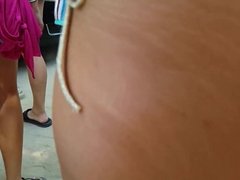 Candid Hot Jiggly Pawg in gold!!