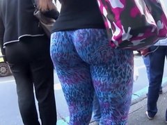 Brunette pussy and huge ass waiting for the bus