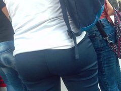Big ass milfs in tight pants