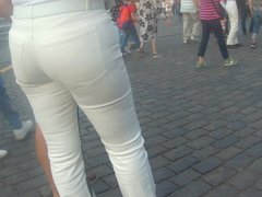 Juicy big butts sexy milfs in tight pants