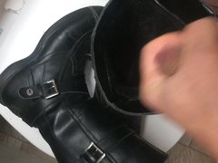 Cum inside my girlfriend boots