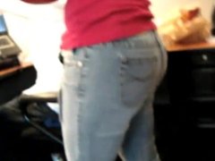 Sexy Pinay co-worker in tight jeans