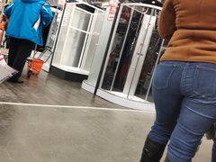 Big juicy ass milfs in tight jeans