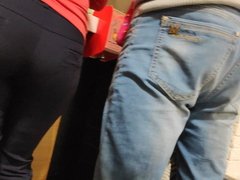 Big ass milfs in tight pants
