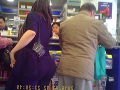 culona en farmacia