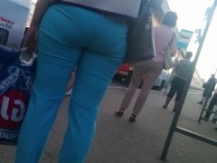 Juicy ass milfs in tight pants