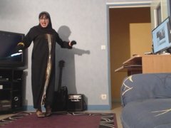 beurette en hijab danse en collant