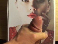 Cumming on Scarlett Johansson's pretty face