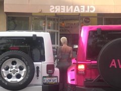 Amber Rose flaunts massive cleave while shopping