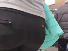 Delicious fat ass blonde in tight jeans)