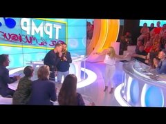 Sexy French journalist twerk and groped in live !!!