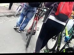 tanga afuera en bogota ciclovia de la 7