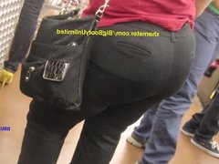 Big Booty Black-Jeans Shorty