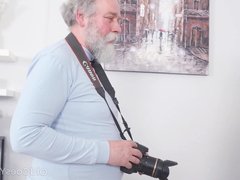 Old Goes Young - Sexy babe obeys old photographer who tells