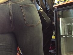 Mature Ebony Sexy Jeans Ass Pull Up and Shake