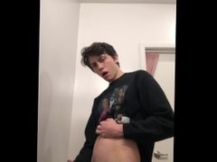 Hot teen hunk jacking off and cumming on his chest