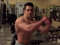 20yo Bodybuilder Poser in Gym