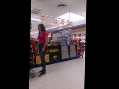 Sexy Teen mit Geilen Titten im Supermarkt Spy
