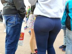 Amazing bubble butts young girls in tight leggings