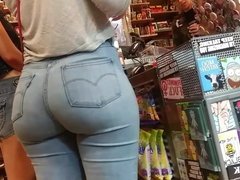 More Testicle Collapsing PAWG