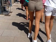 Candid sexy teen with tight ass