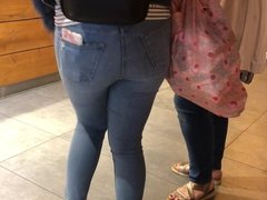 Nice Teen Ass In Tight Jeans