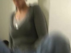 Deutsche Milf fingert sich im Hotel und wird angewichst