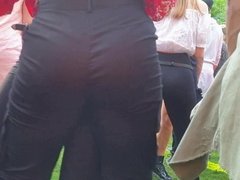 Girls shaking ass and grinding at concert