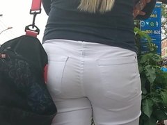 Bundinha loira linda no jeans branco Nice ass jeans white